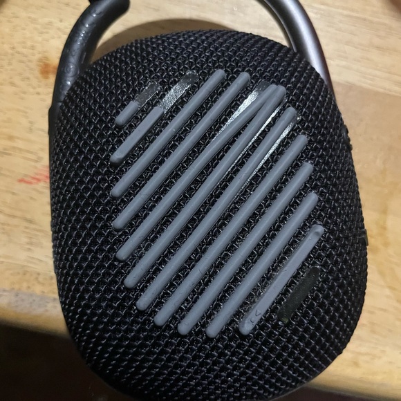 JBL black and gray clip on Bluetooth speaker - Picture 3 of 4